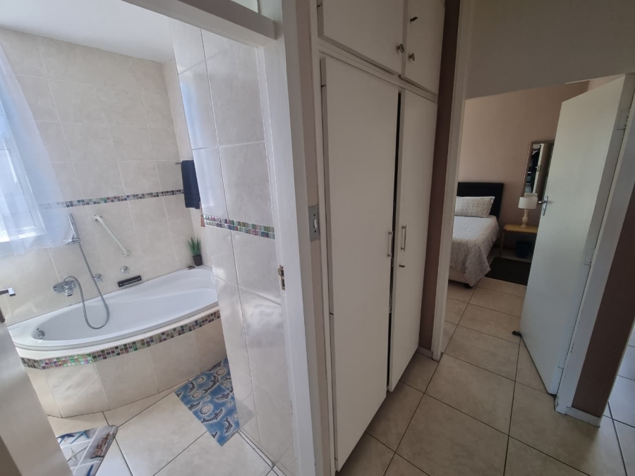2 Bedroom Property for Sale in Milnerton Western Cape